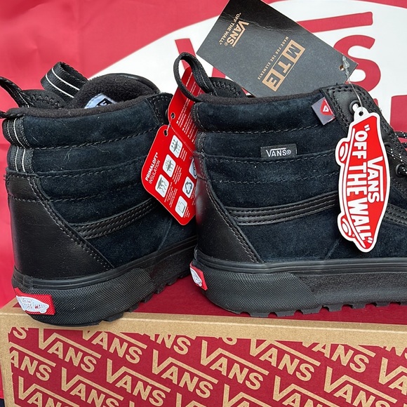 Vans • WMNS Sk8-Hi Mte-2
Black/Black
VN0007NKBKA
boots - sneakers - Picture 15 of 16